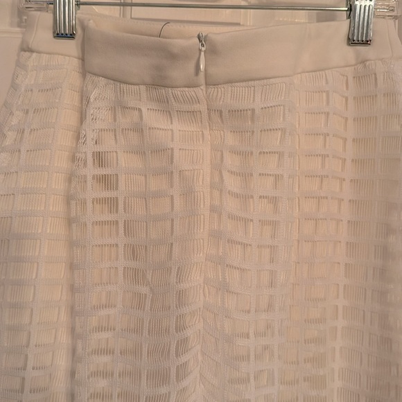 Hera Collection white shorts with train NWT S - Picture 6 of 11